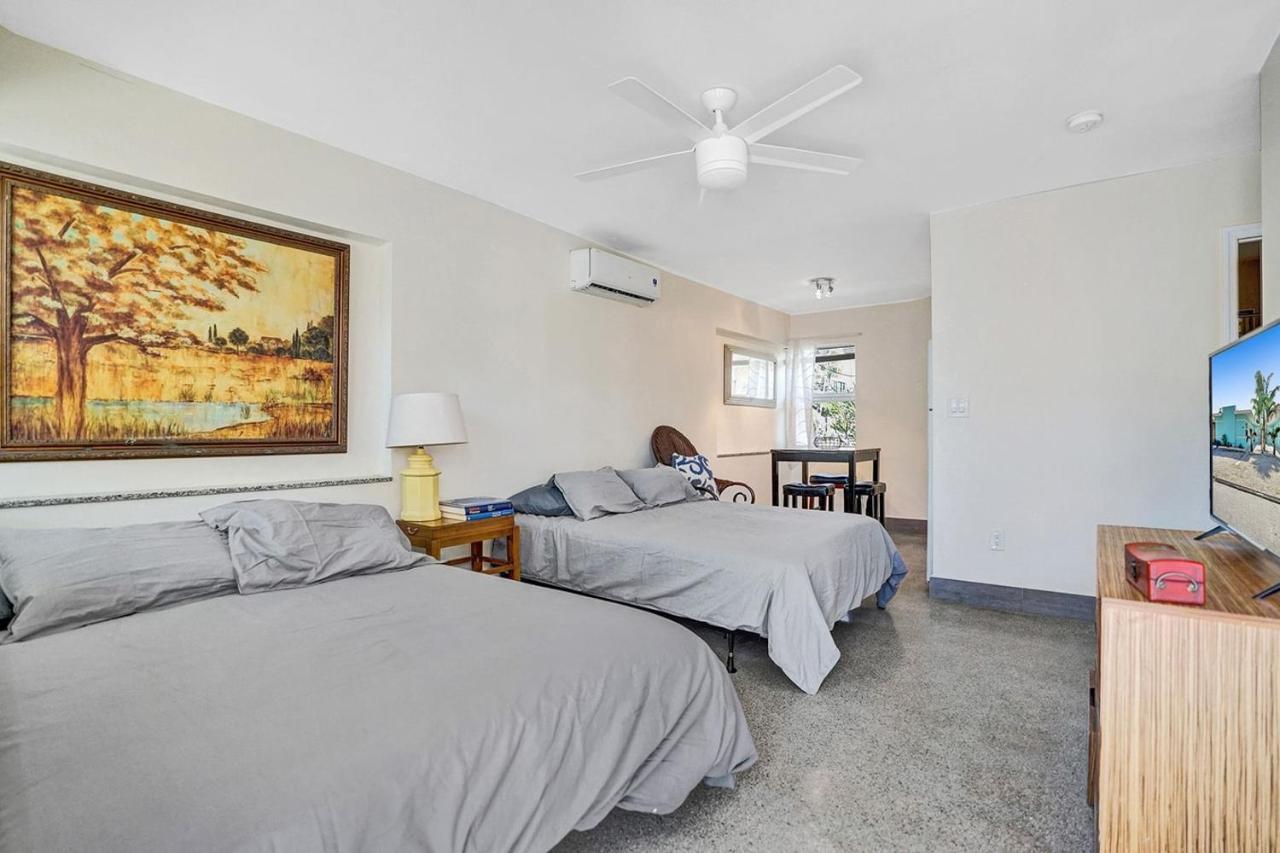 Downtown Hollywood Holiday Retreat Dania Beach Apartment Exterior photo