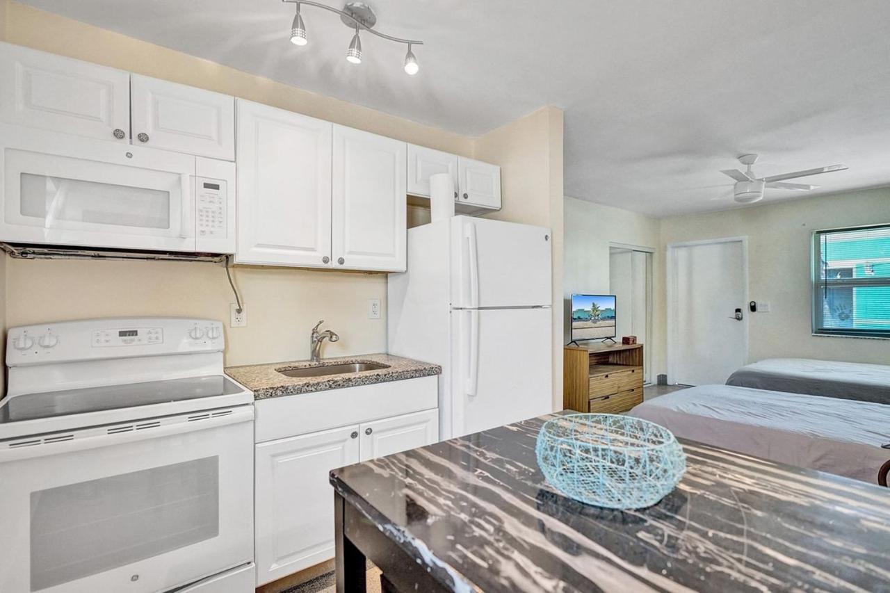 Downtown Hollywood Holiday Retreat Dania Beach Apartment Exterior photo